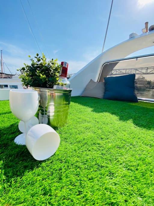 Barco Muy Romantico Con Parking! Sant Adria de Besos Εξωτερικό φωτογραφία