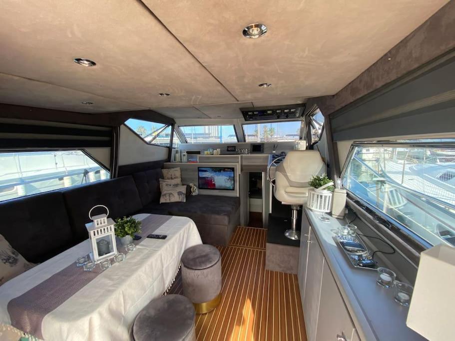 Barco Muy Romantico Con Parking! Sant Adria de Besos Εξωτερικό φωτογραφία